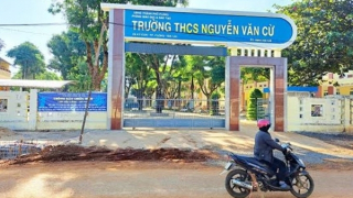 Một học sinh rơi từ lầu 3 xuống đất tử vong