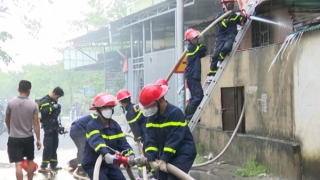 Cháy tiệm tạp hoá lúc mờ sáng, chủ tiệm cùng vợ thoát hiểm