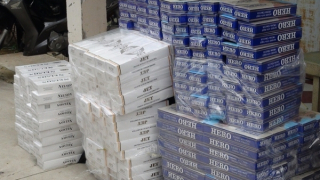 Truy đuổi hàng chục km đường sông bắt kẻ vận chuyển thuốc lá lậu