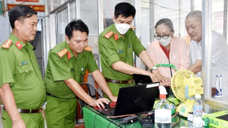 Tăng tốc chuyển đổi số, vì lợi ích của người dân