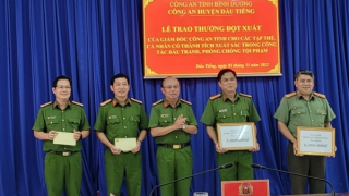 Khen thưởng Ban chuyên án bắt giữ "trùm" ma túy có 4 khẩu súng