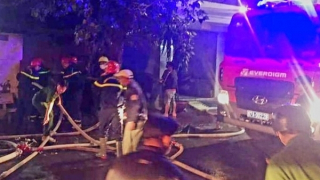 Cháy nhà lúc rạng sáng khiến 2 mẹ con tử vong