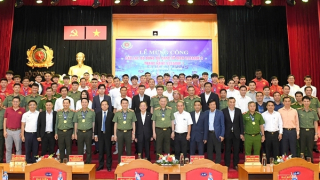 Mừng công Câu lạc bộ bóng đá CAND thăng hạng Giải bóng đá Vô địch quốc gia năm 2023