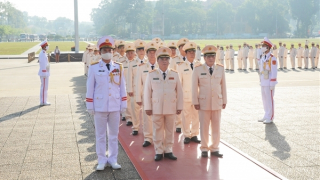 Cục An ninh Kinh tế vào lăng viếng Chủ tịch Hồ Chí Minh