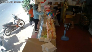 Dùng trò “ảo thuật” lấy tiền thừa để chiếm đoạt tiền của người bán hàng