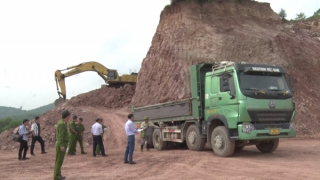 Tập kích bắt hàng chục đối tượng khai thác khoáng sản trái phép