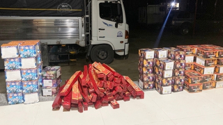 Vận chuyển lậu 150 kg pháo nổ để “đón tết”