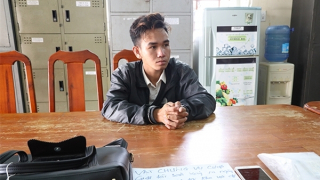 Kẻ cướp giật tài sản của phụ nữ ra đầu thú