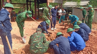 Phát hiện hài cốt liệt sĩ cùng di vật cạnh Quốc lộ 12A