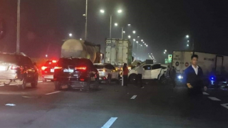 7 ô tô dồn toa trên cao tốc Pháp Vân - Cầu Giẽ