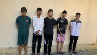 Năm đối tượng bị tạm giữ hình sự về hành vi gây rối trật tự công cộng