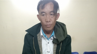 Bắt giữ kẻ mua bán 4 bánh heroin