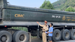 Mạnh tay xử lý xe quá tải