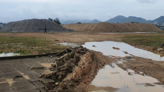 Nguy cơ ô nhiễm môi trường từ bãi trữ cát, đá không phép