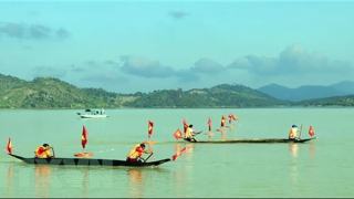 Độc đáo lễ hội đua thuyền độc mộc trên sông Pô Kô