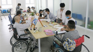 Lớp vẽ đặc biệt cho người sau đột quỵ ở bệnh viện