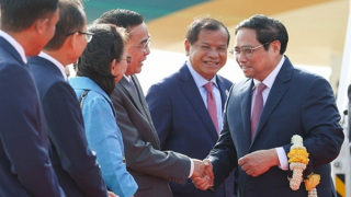 Thủ tướng Phạm Minh Chính bắt đầu chuyến thăm chính thức Campuchia