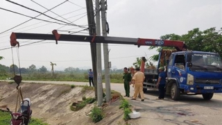 Ba người trong một gia đình tử vong do va chạm với xe tải