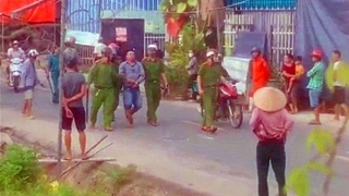 Tạm giữ đối tượng chém dã man một phụ nữ