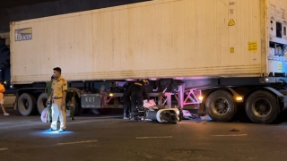 Tông xe đầu kéo, 2 thanh niên tử vong trên đường đi tiệc sinh nhật