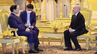 Thủ tướng Phạm Minh Chính hội kiến Quốc vương Norodom Sihamoni