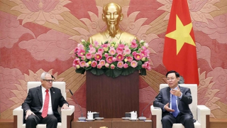 Chủ tịch Quốc hội Vương Đình Huệ tiếp Tổng Thư ký Quốc hội và Hội đồng Nhà nước Cuba