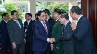 Thủ tướng Phạm Minh Chính gặp gỡ cộng đồng người Việt tại Campuchia