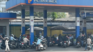 Hà Nội yêu cầu xử lí triệt để buôn bán xăng dầu bằng chai, lọ