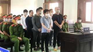 Bảy đối tượng mua bán, tàng trữ vũ khí quân dụng lĩnh án