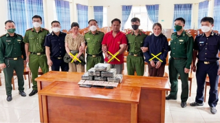 Chiếc xe đầu kéo biển nước ngoài chở hơn 13kg ketamin