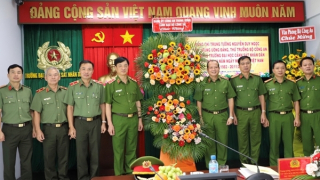 Thứ trưởng Nguyễn Duy Ngọc chúc mừng các Nhà giáo CAND
