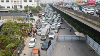 Ưu tiên rào lô cốt hay đường đi cho người dân? (Bài 1)