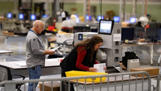 Nước Mỹ "mòn mỏi" chờ đợi kết quả bầu cử giữa kỳ