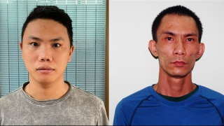 Truy bắt “đá xế” chuyên nghiệp, "lòi" ra 4 xe máy và 5 khẩu súng