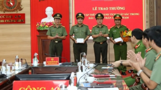 Khen thưởng đột xuất nhiều đơn vị Công an có thành tích xuất sắc