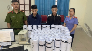 Lên mạng học rồi mua nguyên liệu về sản xuất pháo