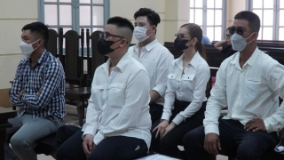 Chủ shop Trang Nemo và đồng phạm cúi đầu xin lỗi bị hại