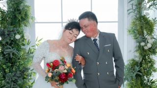 Hạnh phúc ngọt ngào của người phụ nữ từng bị thiêu sống