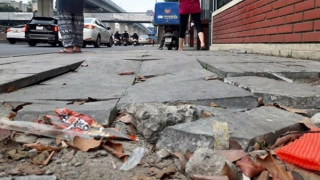 Nhiều vỉa hè ở Hà Nội đang xuống cấp nghiêm trọng – Ai chịu trách nhiệm?