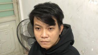 Vờ cho đi nhờ xe rồi giở trò đồi bại