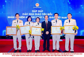 Bộ trưởng Bộ GD&ĐT tặng bằng khen cho 2 nhà giáo CAND tiêu biểu giai đoạn 1982-2022