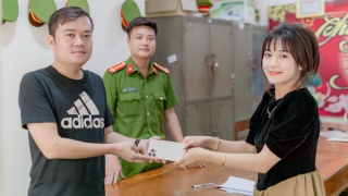 Cán bộ Công an nhặt được của rơi, trả lại cho người đánh mất