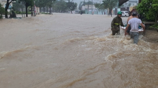 Nước dâng bất ngờ, Công an, Quân đội rốt ráo giúp dân sơ tán