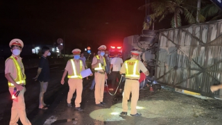 Lật xe khách, một người bị đứt lìa tay, chân