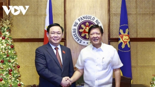 Chủ tịch Quốc hội Vương Đình Huệ hội kiến Tổng thống Philippines