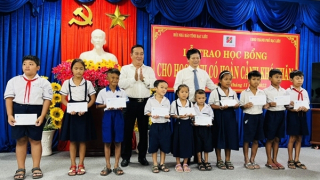 Agribank trao học bổng tại Bạc Liêu và Bến Tre