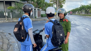 Xác định trách nhiệm phụ huynh khi để học sinh đi xe máy đến trường