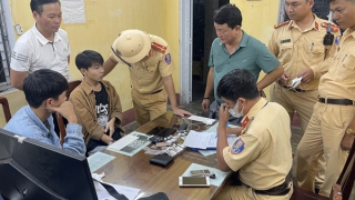 Thanh niên vi phạm luật giao thông lộ diện 7 gói ma túy