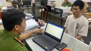 Gã trai hiếp dâm bé gái 12 tuổi rồi quay clip khống chế