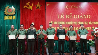 Bế giảng lớp bồi dưỡng nghiệp vụ xây dựng phong trào Toàn dân bảo vệ ANTQ